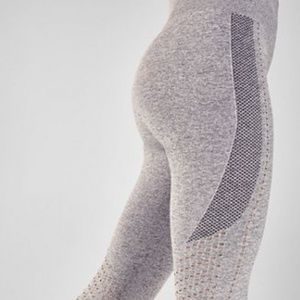 Fabletics Seamless Mid-Rise Mesh Capri XL XXL